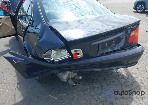 2004 BMW 330Xi z USA, uszkodzony, nr VIN WBAEW53474PN36583